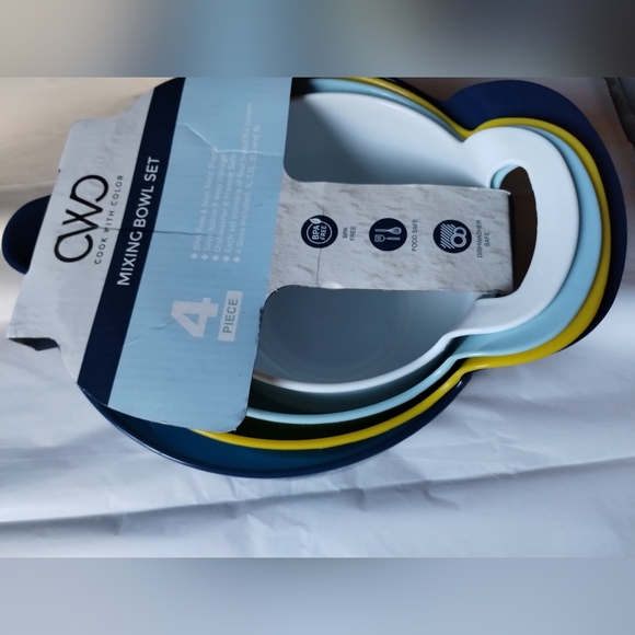 Enchanté Cook With Color Mixing Bowls , 4 Piece Nesting Plastic Bowls With Pour - Picture 4 of 4